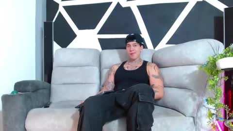 justinfuller_31 online show from November 18, 4:22 pm