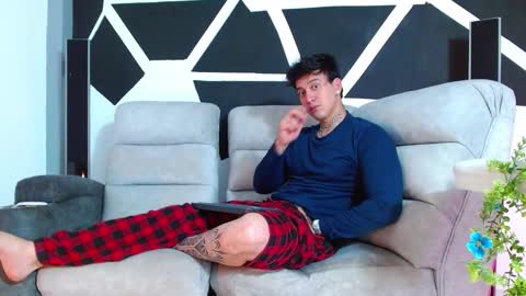 justinfuller_31 online show from November 29, 6:33 pm