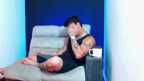 justinfuller_31 online show from January 15, 5:45 am