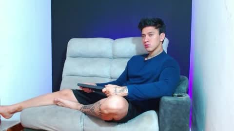 justinfuller_31 online show from February 2, 6:39 pm