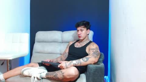 justinfuller_31 online show from April 24, 3:09 am