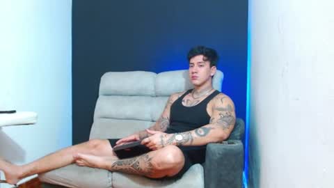 justinfuller_31 online show from June 11, 3:43 pm