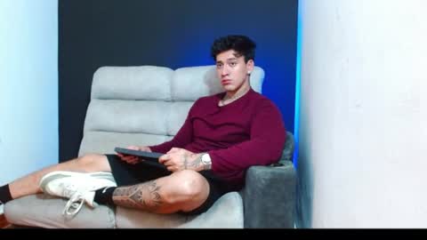 justinfuller_31 online show from June 23, 3:37 am
