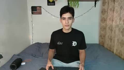 Snapshot of justinsinner1 chatting on February 15, 10:21 pm justinsinner1 online show from February 15, 10:21 pm