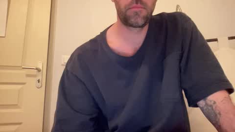 justmeandyou00 online show from February 2, 4:06 pm