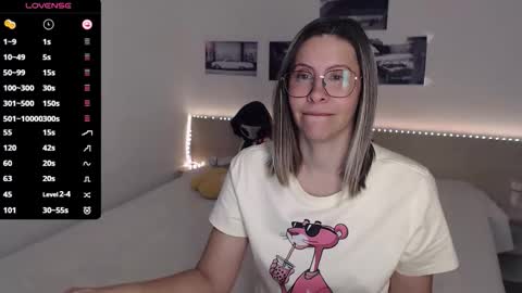 Julie online show from October 26, 5:02 am