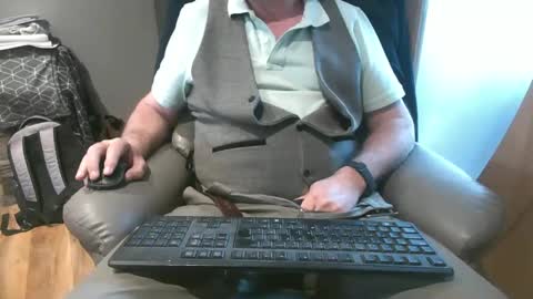 Snapshot of justpleased2behere chatting on April 26, 3:10 pm here to Have Fun online show from April 26, 3:10 pm