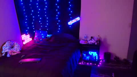 Eetantungfuk Mias online show from February 4, 4:08 pm