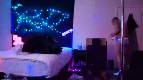 Eetantungfuk Mias online show from February 7, 1:01 pm