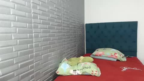 juviaandgray online show from January 19, 12:17 am