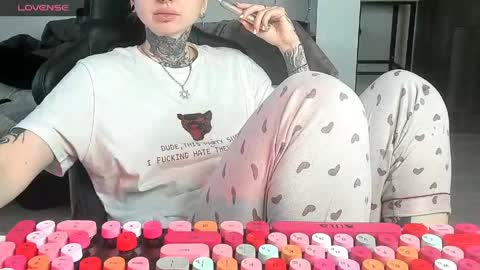 Alice online show from April 25, 7:33 am
