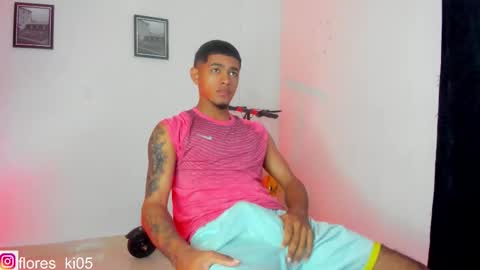 k_florez online show from December 19, 7:43 pm