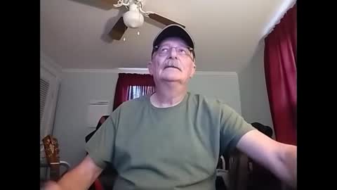 kabriggs136 online show from December 4, 9:57 pm