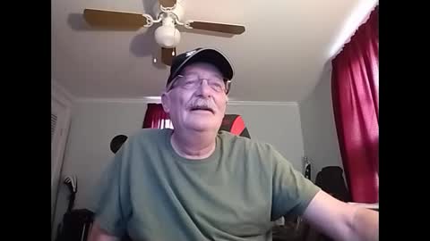 Snapshot of kabriggs137 chatting on March 1, 10:31 pm kabriggs137 online show from March 1, 10:31 pm