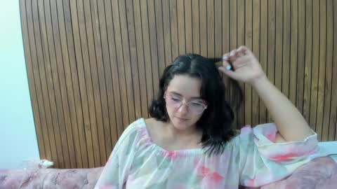 Snapshot of kae_styles chatting on January 6, 3:31 am Kyelie online show from January 6, 3:31 am