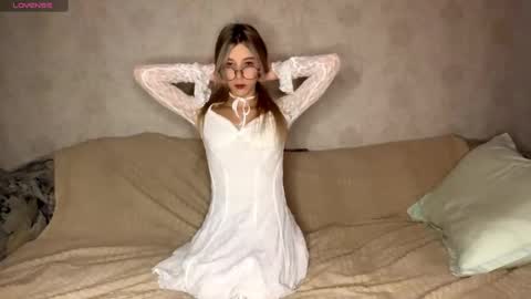 Snapshot of kaeliascorch chatting on September 14, 12:37 pm Hi my name is Senia online show from September 14, 12:37 pm