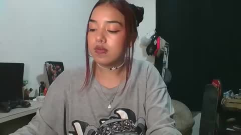 KAHELIINDEPENDENT MODEL online show from November 8, 3:29 am