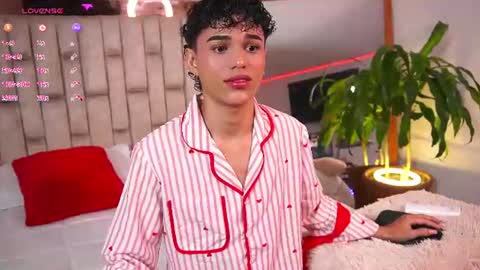 kai_onfire online show from July 15, 6:51 am
