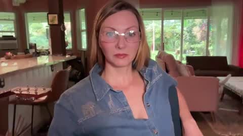 Snapshot of kaileeshy chatting on January 1, 3:13 am Kailee Smile online show from January 1, 3:13 am