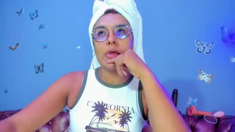 Snapshot of kaira_mosse_ chatting on April 10, 12:32 pm kaira_mosse_ online show from April 10, 12:32 pm
