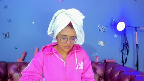 Snapshot of kaira_mosse_ chatting on April 19, 11:42 am kaira_mosse_ online show from April 19, 11:42 am