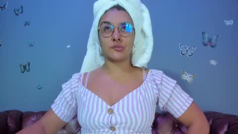 kaira_mosse_ online show from July 14, 12:00 pm