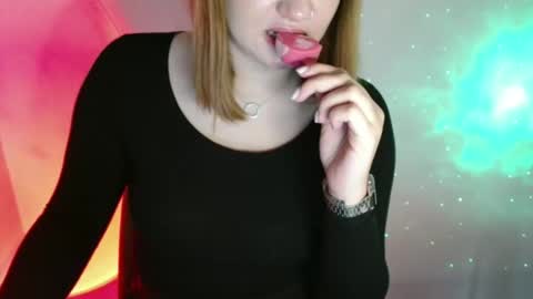 Kaitlin online show from March 31, 10:04 am