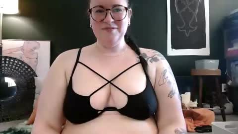 Snapshot of kaitrosss chatting on May 4, 7:32 pm kaitrosss online show from May 4, 7:32 pm