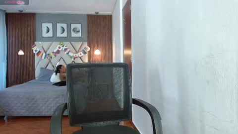 Snapshot of kali_rousse chatting on July 22, 11:57 am online show from July 22, 11:57 am