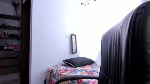 Snapshot of kali_sweet chatting on December 9, 6:57 pm AndreaLactating online show from December 9, 6:57 pm