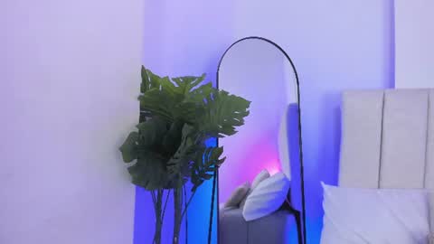 Snapshot of kalibloom_ chatting on July 21, 9:39 pm Kali Bloom online show from July 21, 9:39 pm