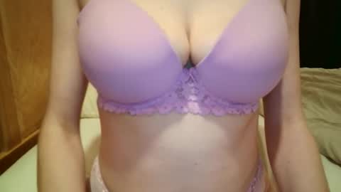 Snapshot of kalieen3 chatting on February 12, 2:28 am kaliyen online show from February 12, 2:28 am