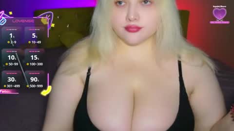 Snapshot of kaliroses8 chatting on October 8, 11:02 pm sweet rose online show from October 8, 11:02 pm