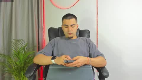 K A L I online show from October 13, 7:52 am