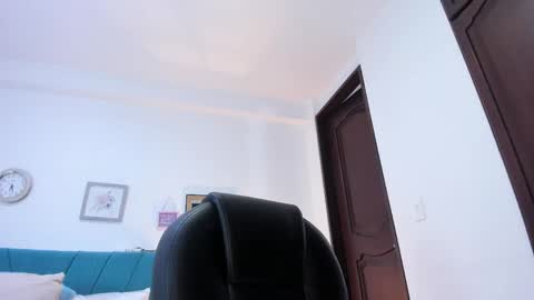 Snapshot of kam_lopez chatting on June 6, 9:19 pm Kamilalopez online show from June 6, 9:19 pm