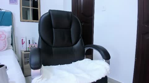Snapshot of kam_lopez chatting on June 12, 11:25 pm Kamilalopez online show from June 12, 11:25 pm