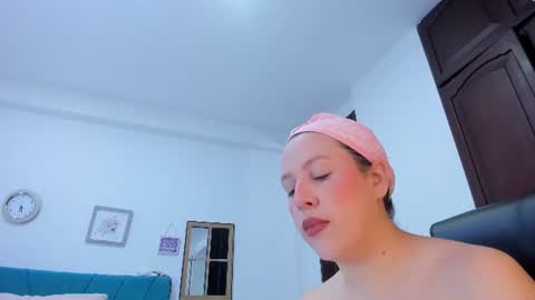 Snapshot of kam_lopez chatting on June 22, 9:34 pm Kamilalopez online show from June 22, 9:34 pm