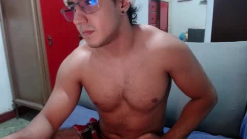 Snapshot of kamenov00 chatting on October 13, 12:43 am kamenov00 online show from October 13, 12:43 am