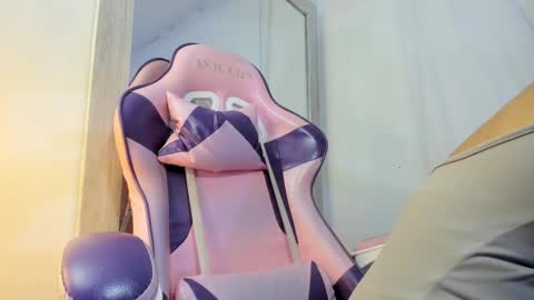    online show from January 8, 12:37 pm