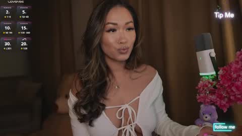 Snapshot of kamilee__xo chatting on June 18, 6:56 pm kamilee__xo online show from June 18, 6:56 pm