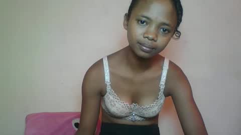 kamillah69 online show from February 22, 5:19 am