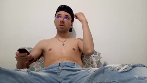 Snapshot of kamilo18655187 chatting on January 3, 2:54 am kamilo24 online show from January 3, 2:54 am