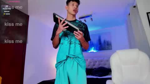 Kami online show from February 24, 6:39 pm