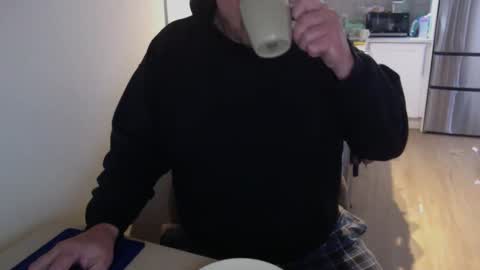 Cam with Me Vixens DM me online show from April 12, 1:05 pm