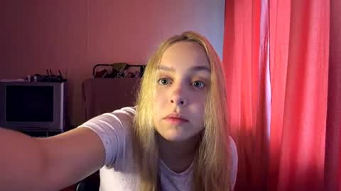 Snapshot of kandislaski chatting on August 3, 8:13 am Lizzie online show from August 3, 8:13 am