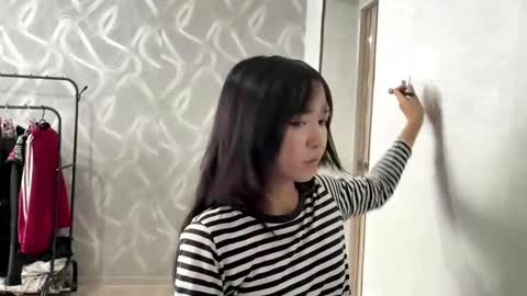 Lily online show from May 24, 9:03 am