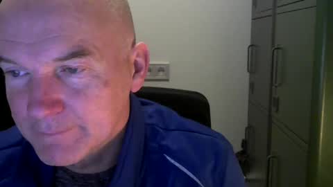 Robbie online show from December 3, 6:59 am