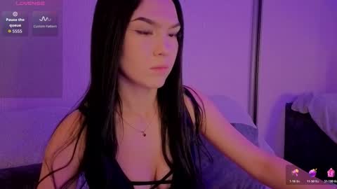 kara_life online show from November 18, 1:11 am