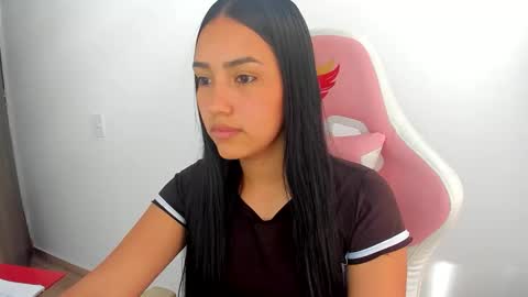karely_sweet_ online show from May 12, 9:12 pm