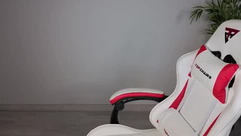 Karen online show from March 4, 8:20 am